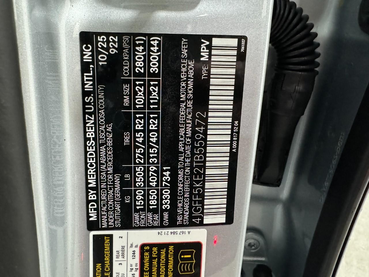 Mercedes-Benz GLS Vehicle Full-screen Gallery Image 37