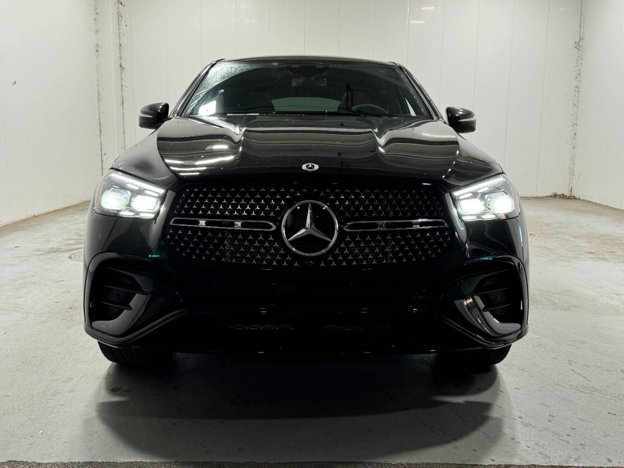 Mercedes-Benz GLE Vehicle Full-screen Gallery Image 7