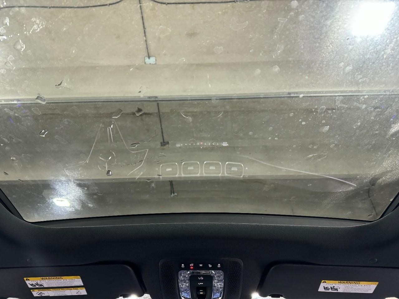 Mercedes-Benz GLE Vehicle Full-screen Gallery Image 11