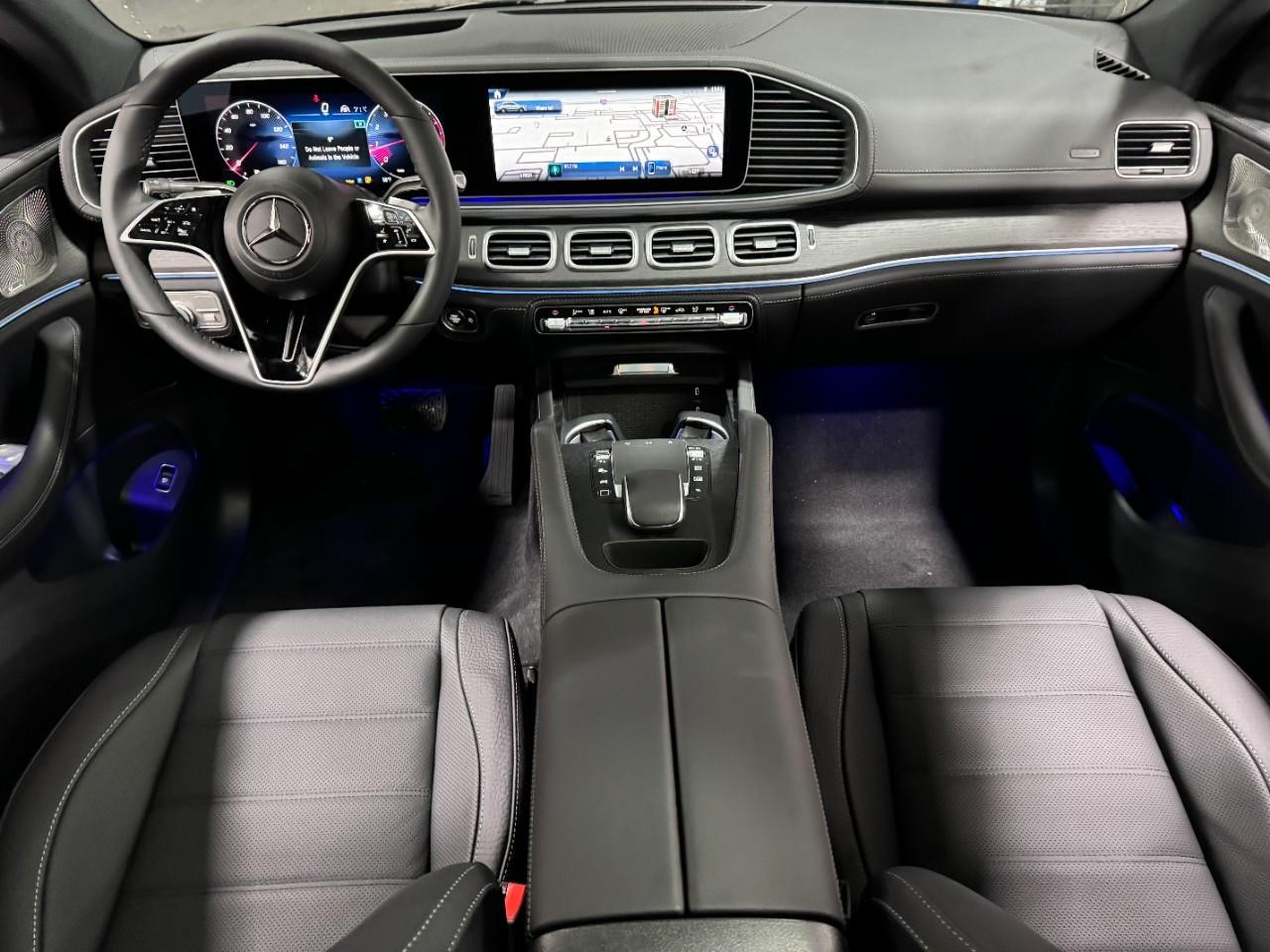 Mercedes-Benz GLE Vehicle Full-screen Gallery Image 12