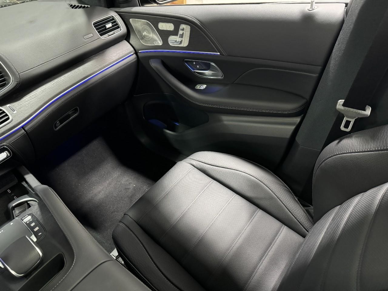 Mercedes-Benz GLE Vehicle Full-screen Gallery Image 17