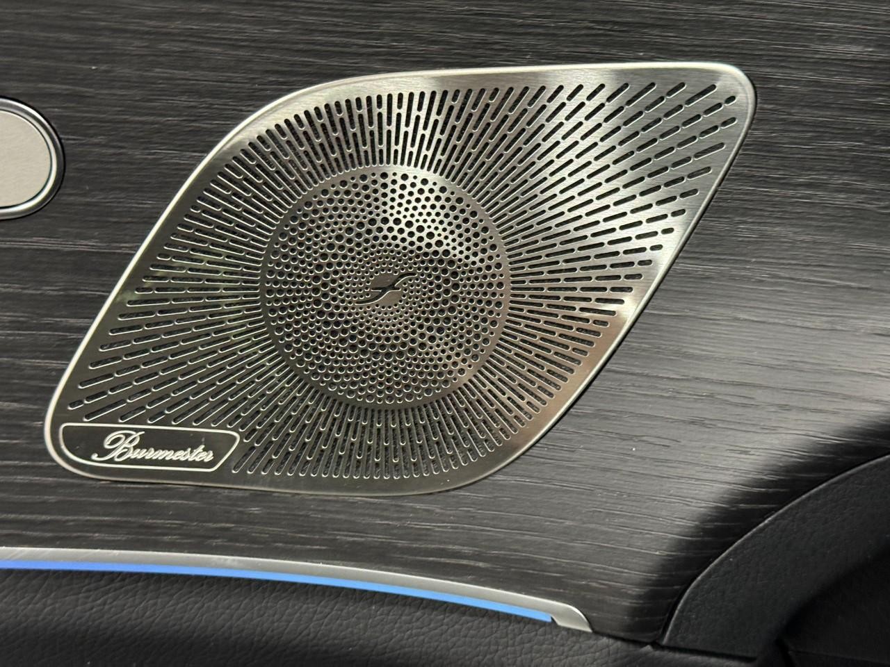 Mercedes-Benz GLE Vehicle Full-screen Gallery Image 23