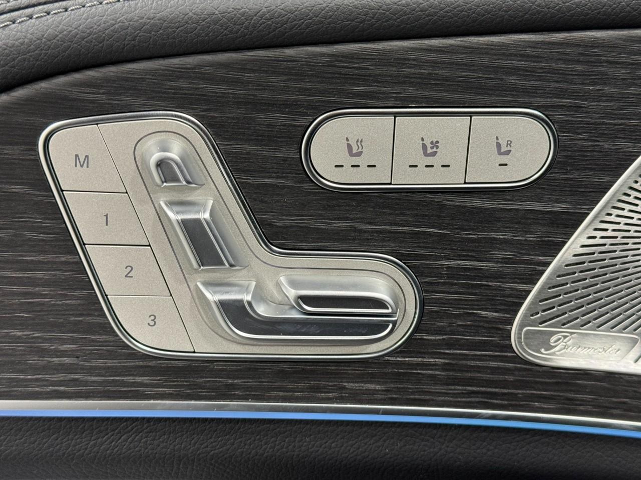 Mercedes-Benz GLE Vehicle Full-screen Gallery Image 24