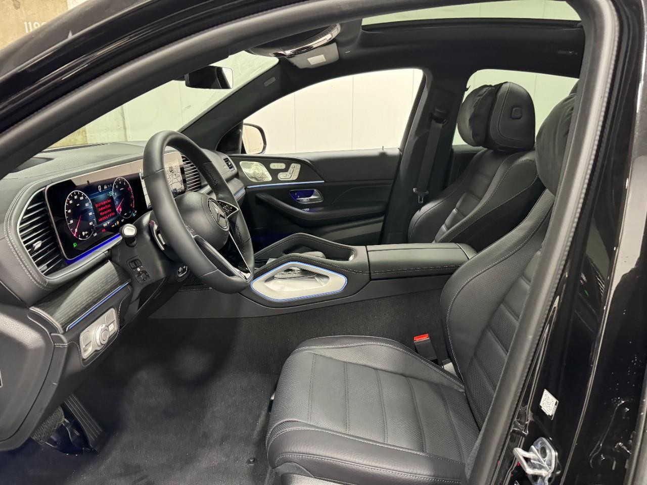 Mercedes-Benz GLE Vehicle Full-screen Gallery Image 28