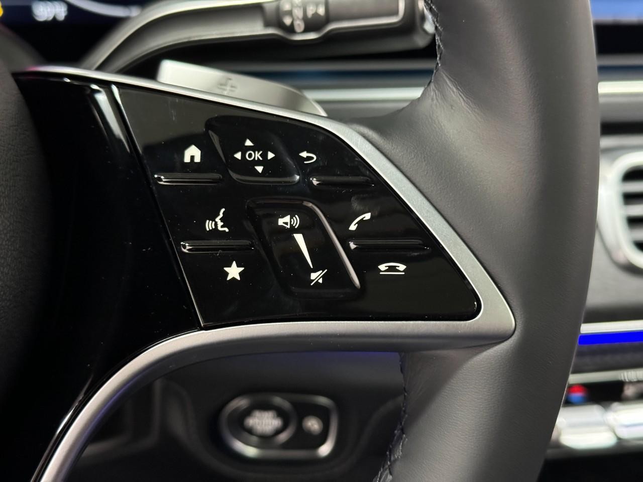 Mercedes-Benz GLE Vehicle Full-screen Gallery Image 32