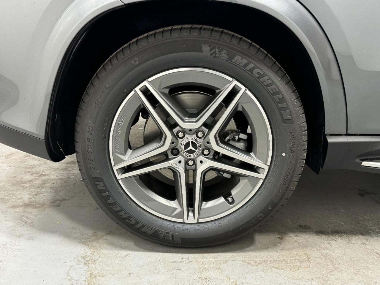 Mercedes-Benz GLE Vehicle Full-screen Gallery Image 5