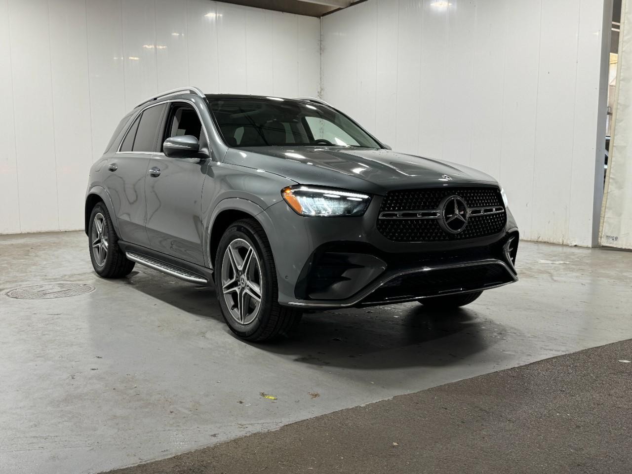 Mercedes-Benz GLE Vehicle Full-screen Gallery Image 6