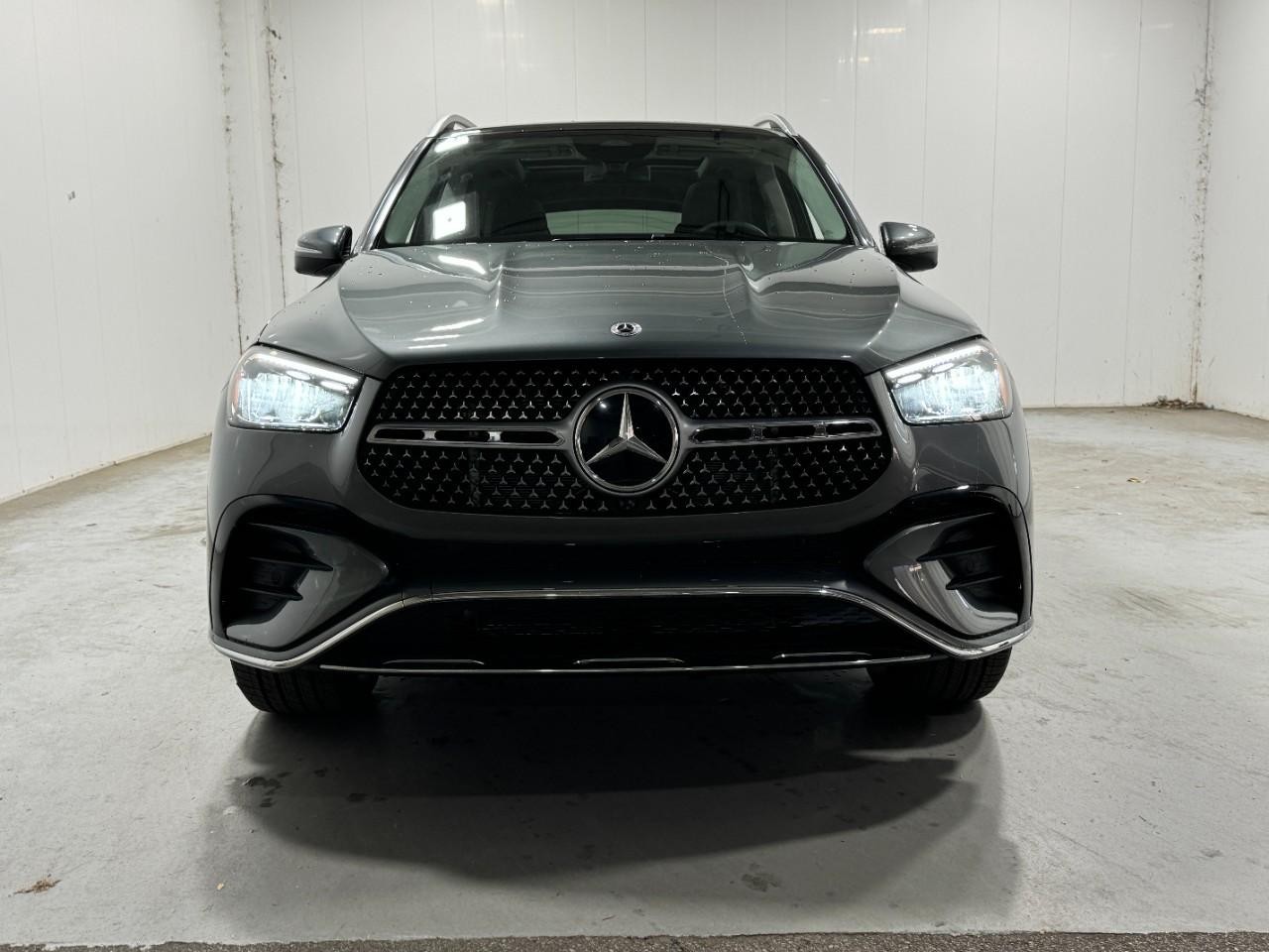 Mercedes-Benz GLE Vehicle Full-screen Gallery Image 7