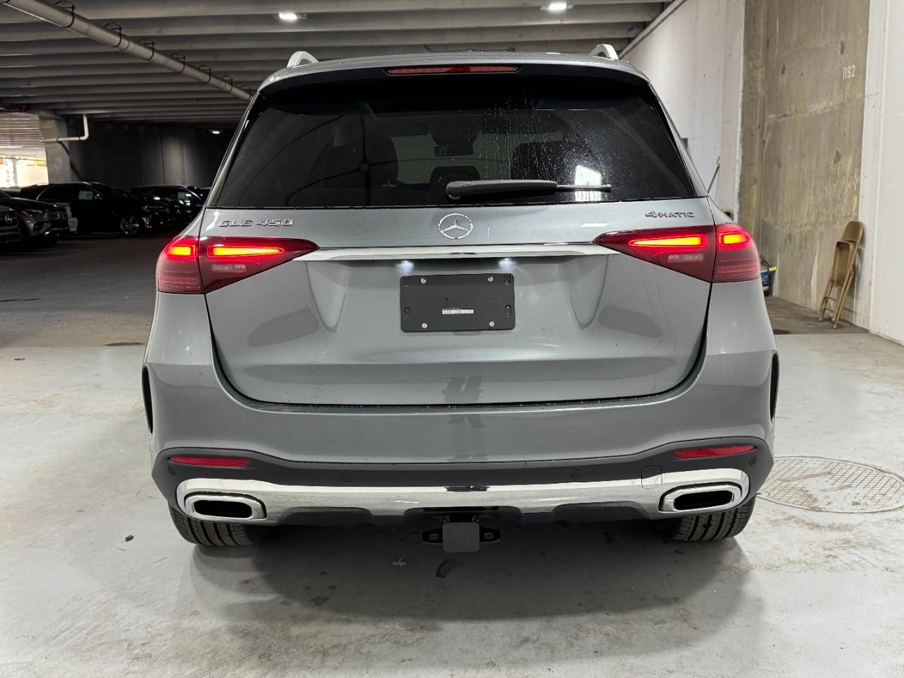 Mercedes-Benz GLE Vehicle Full-screen Gallery Image 9