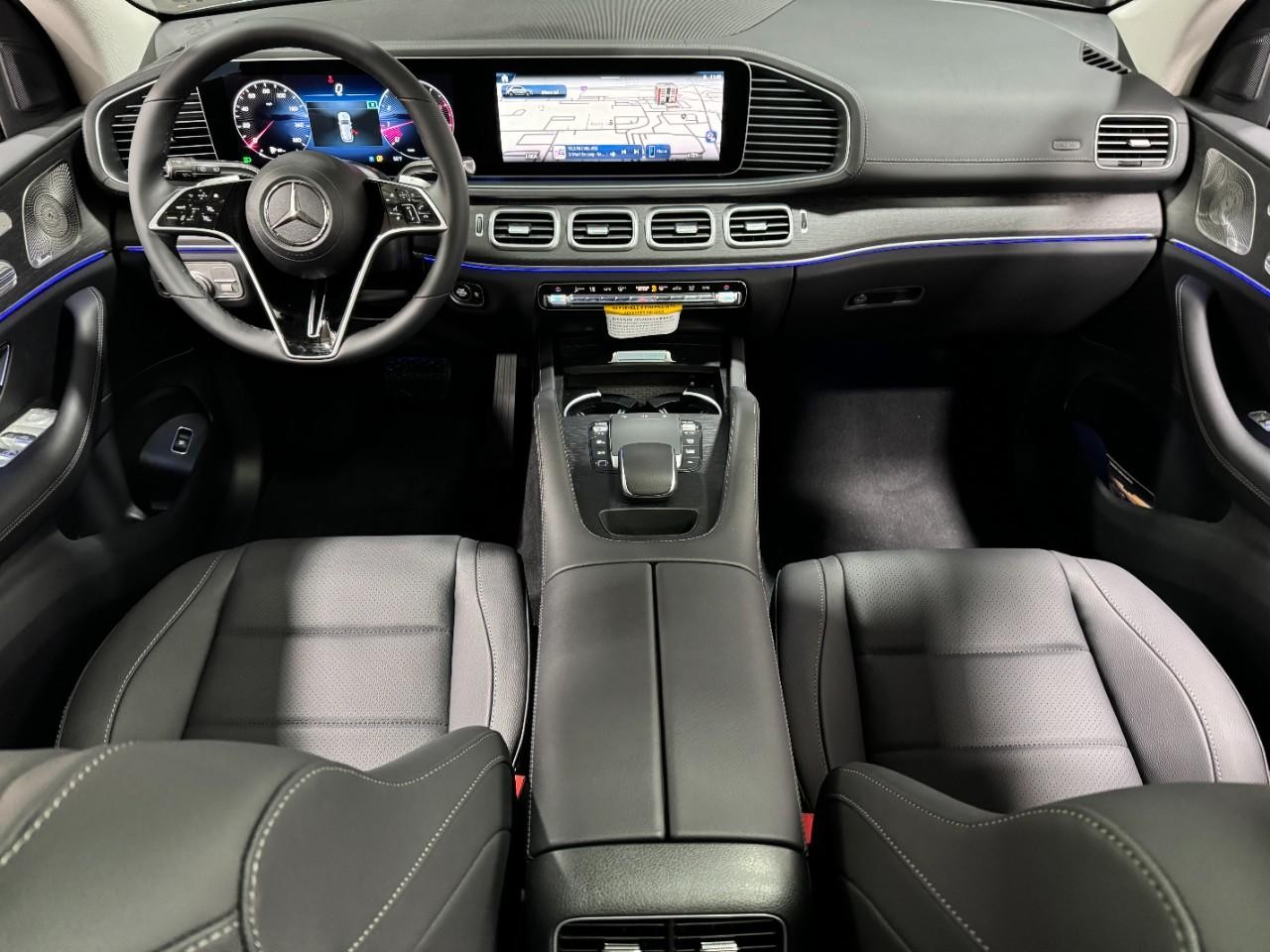 Mercedes-Benz GLE Vehicle Full-screen Gallery Image 13
