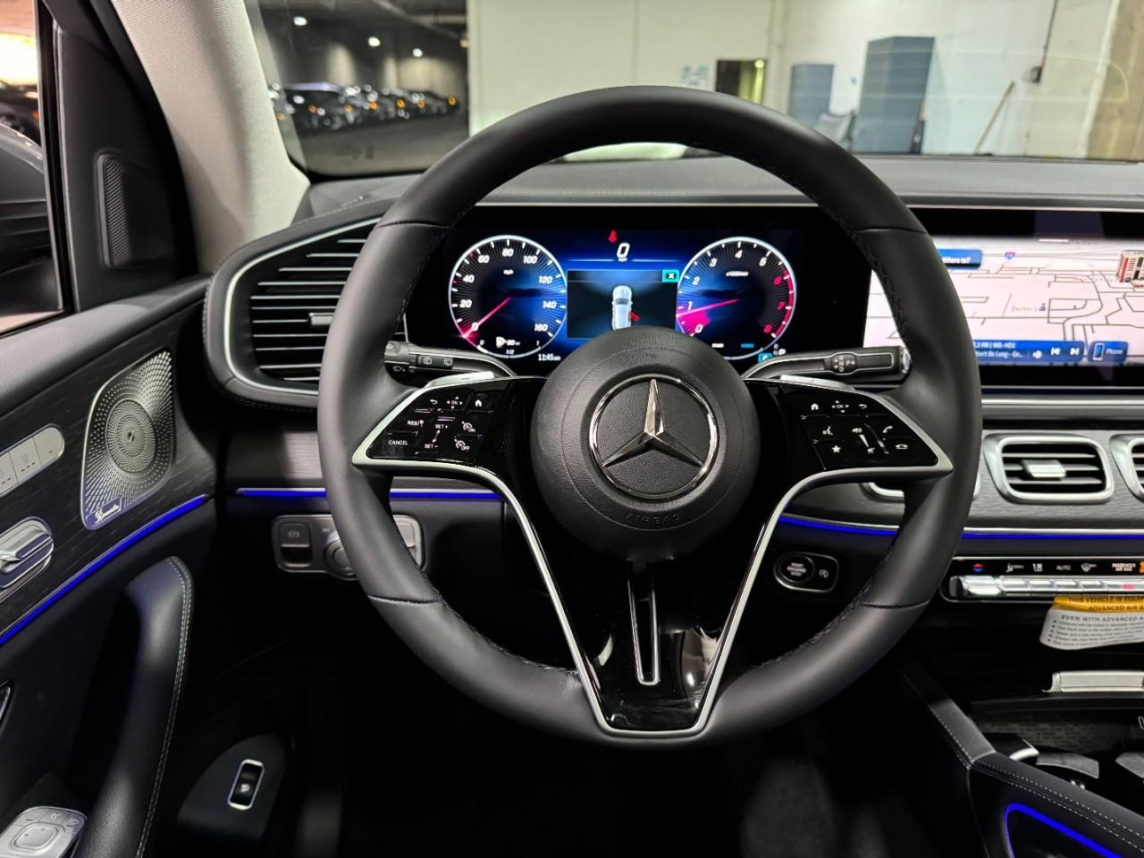 Mercedes-Benz GLE Vehicle Full-screen Gallery Image 14