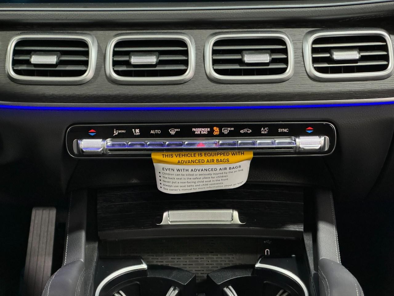 Mercedes-Benz GLE Vehicle Full-screen Gallery Image 16