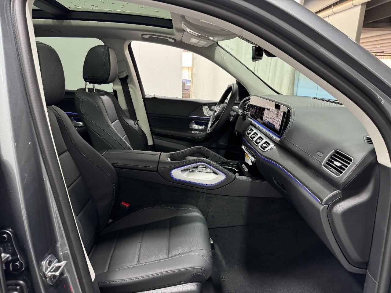 Mercedes-Benz GLE Vehicle Full-screen Gallery Image 19