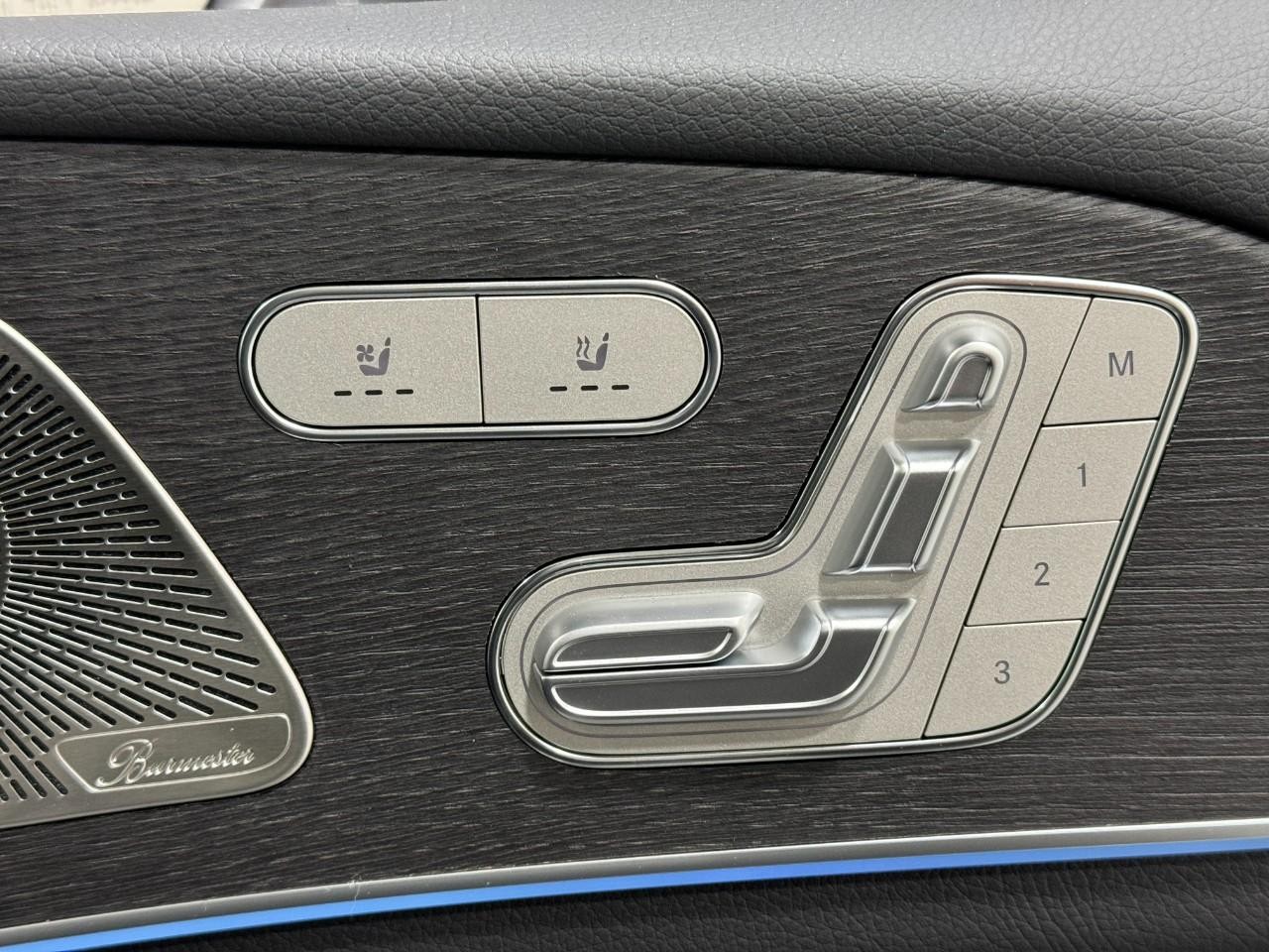 Mercedes-Benz GLE Vehicle Full-screen Gallery Image 22