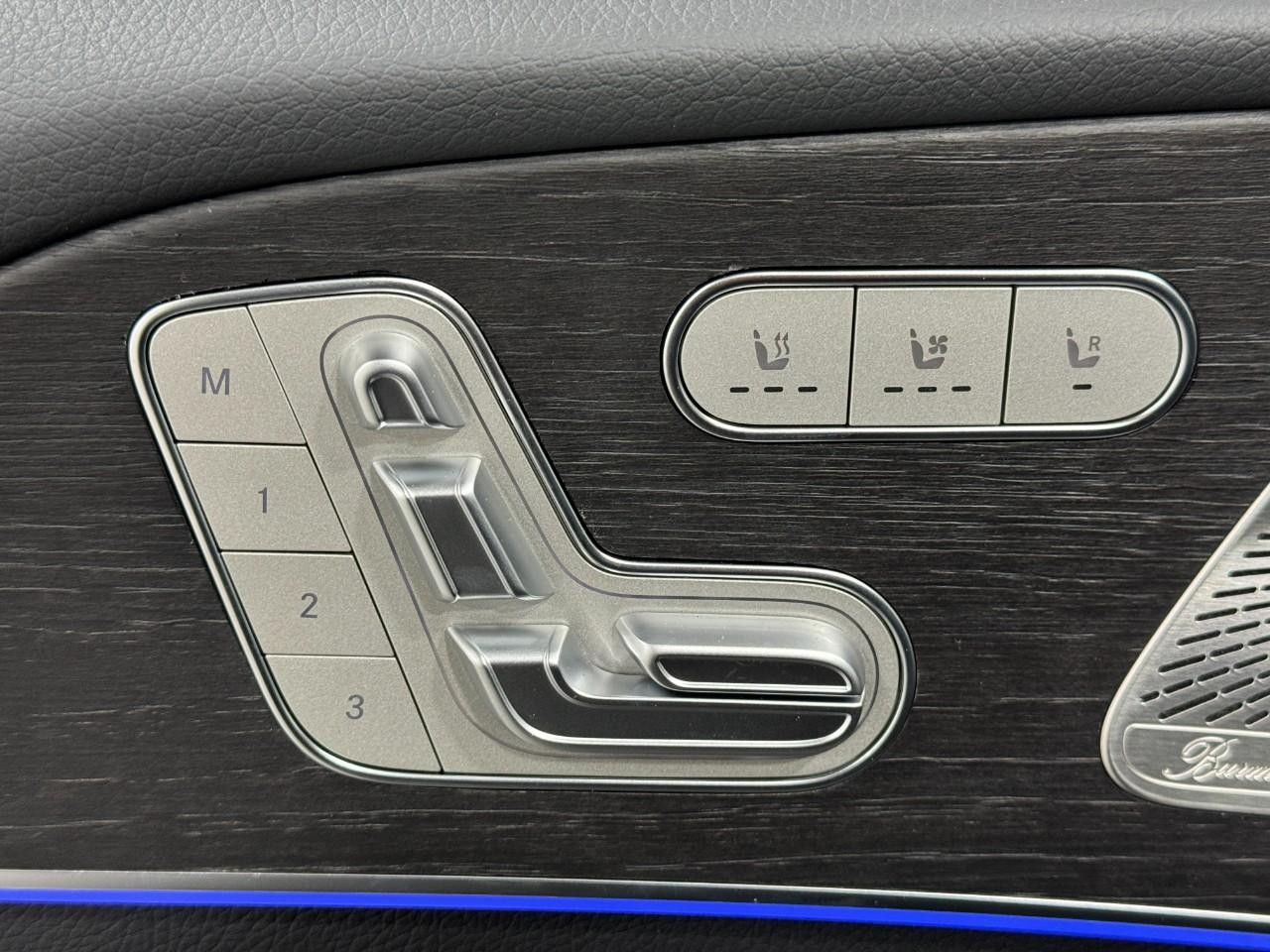 Mercedes-Benz GLE Vehicle Full-screen Gallery Image 26