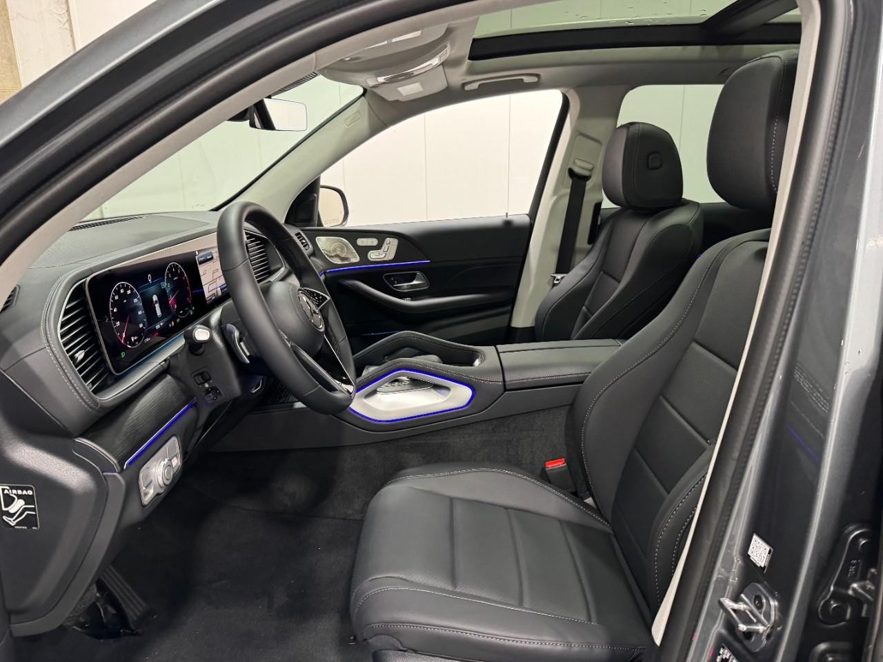 Mercedes-Benz GLE Vehicle Full-screen Gallery Image 30