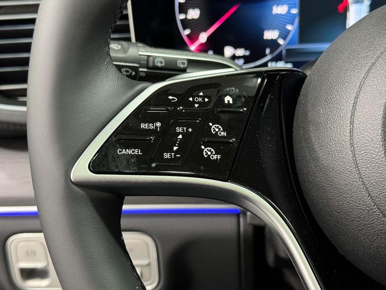 Mercedes-Benz GLE Vehicle Full-screen Gallery Image 34