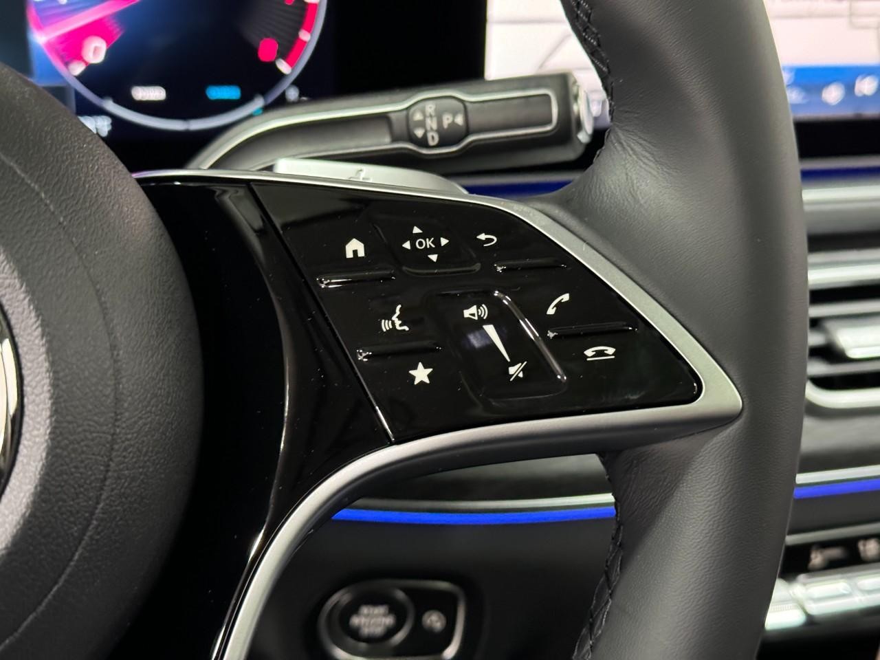 Mercedes-Benz GLE Vehicle Full-screen Gallery Image 35