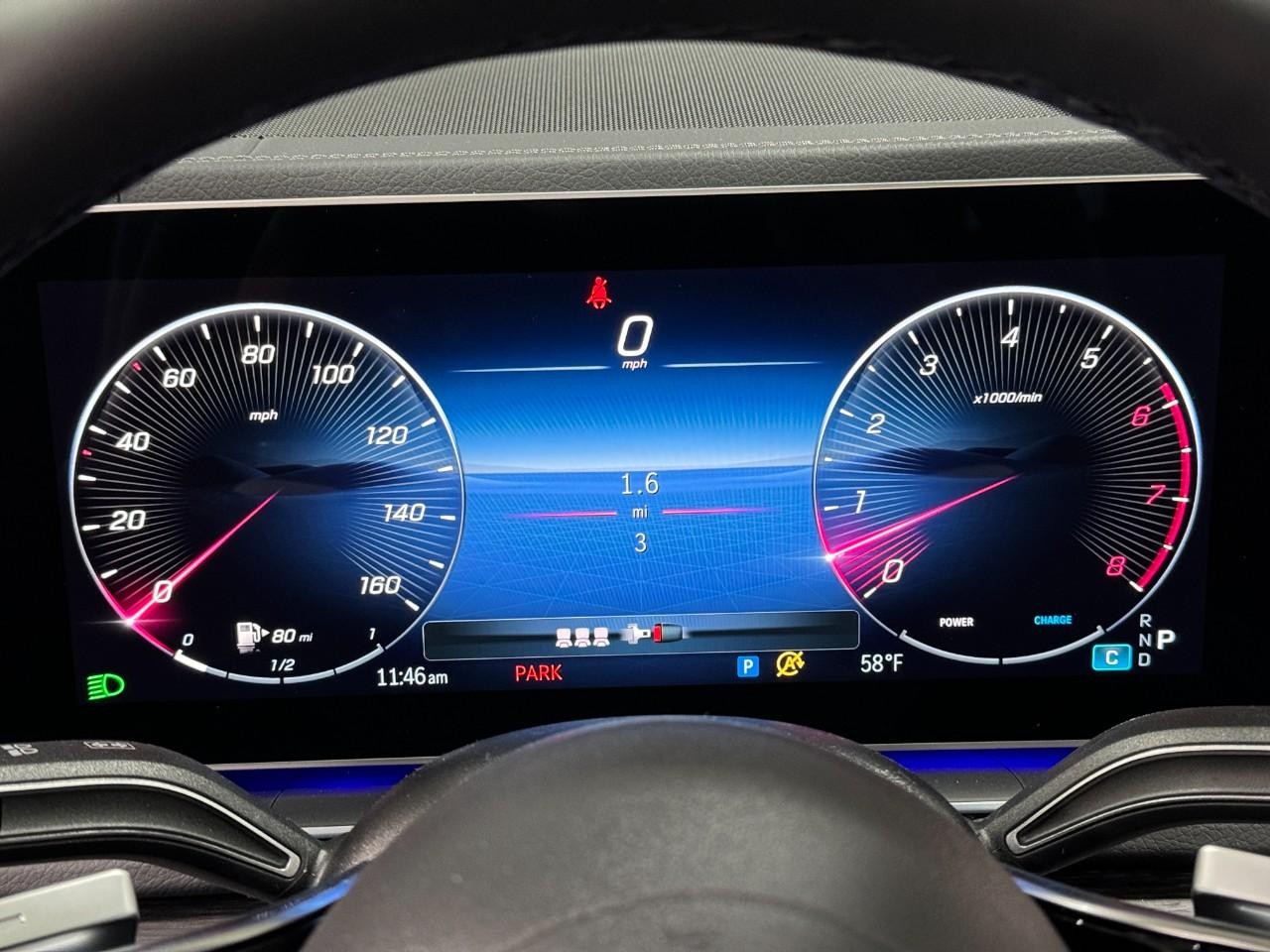 Mercedes-Benz GLE Vehicle Full-screen Gallery Image 36