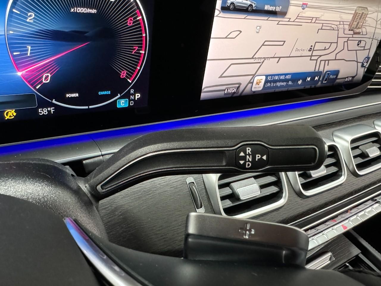 Mercedes-Benz GLE Vehicle Full-screen Gallery Image 37