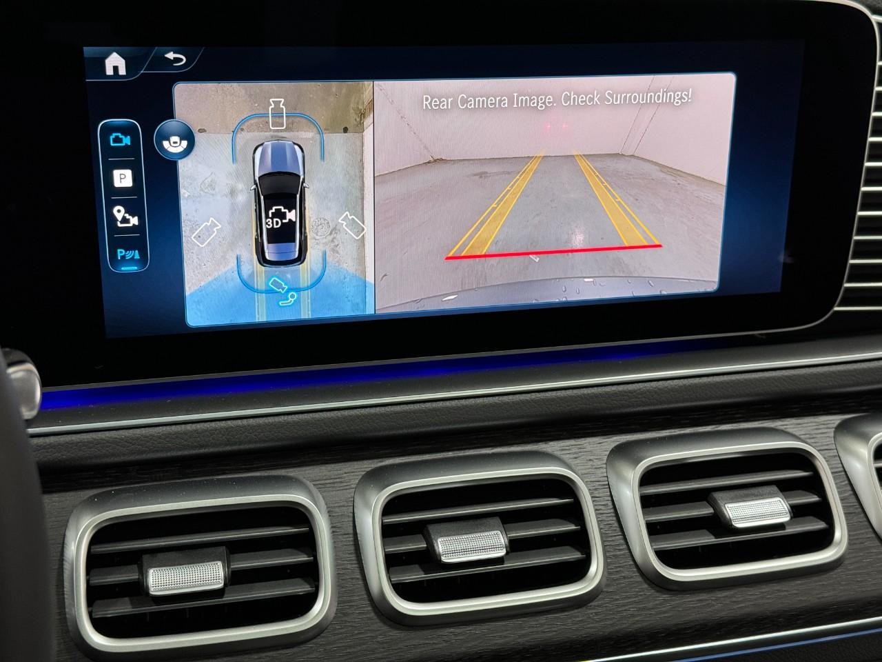 Mercedes-Benz GLE Vehicle Full-screen Gallery Image 38