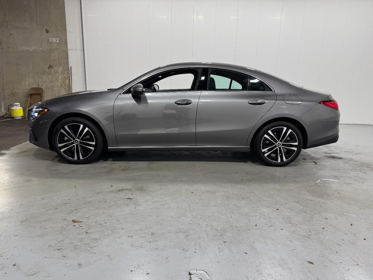 Mercedes-Benz CLA Vehicle Full-screen Gallery Image 2