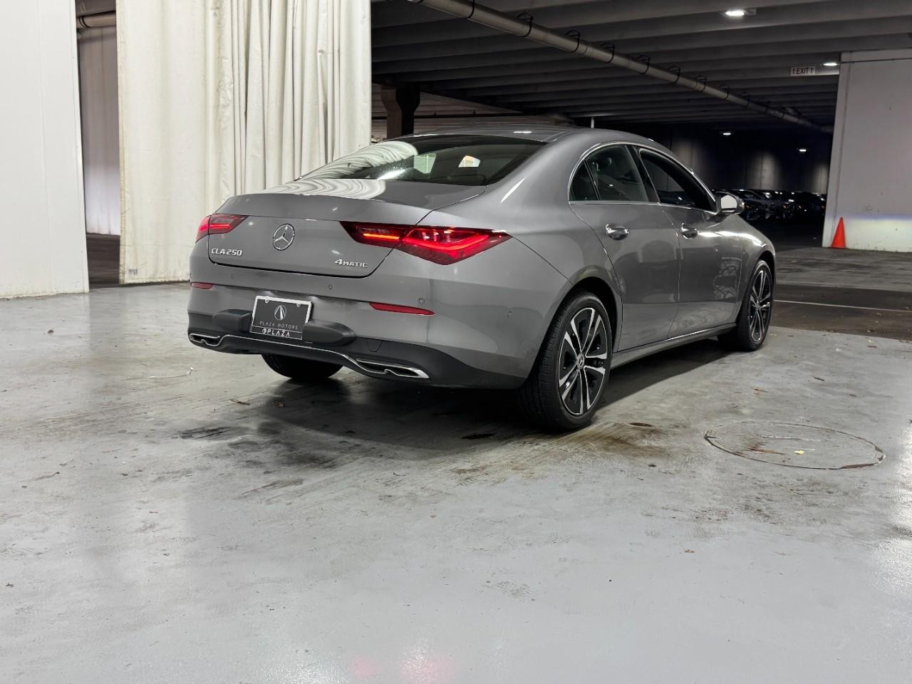 Mercedes-Benz CLA Vehicle Full-screen Gallery Image 4