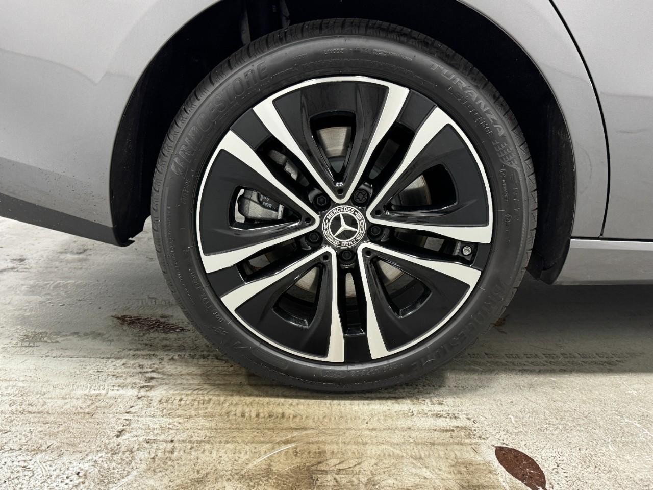 Mercedes-Benz CLA Vehicle Full-screen Gallery Image 5