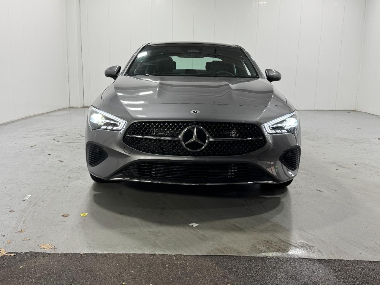 Mercedes-Benz CLA Vehicle Full-screen Gallery Image 7