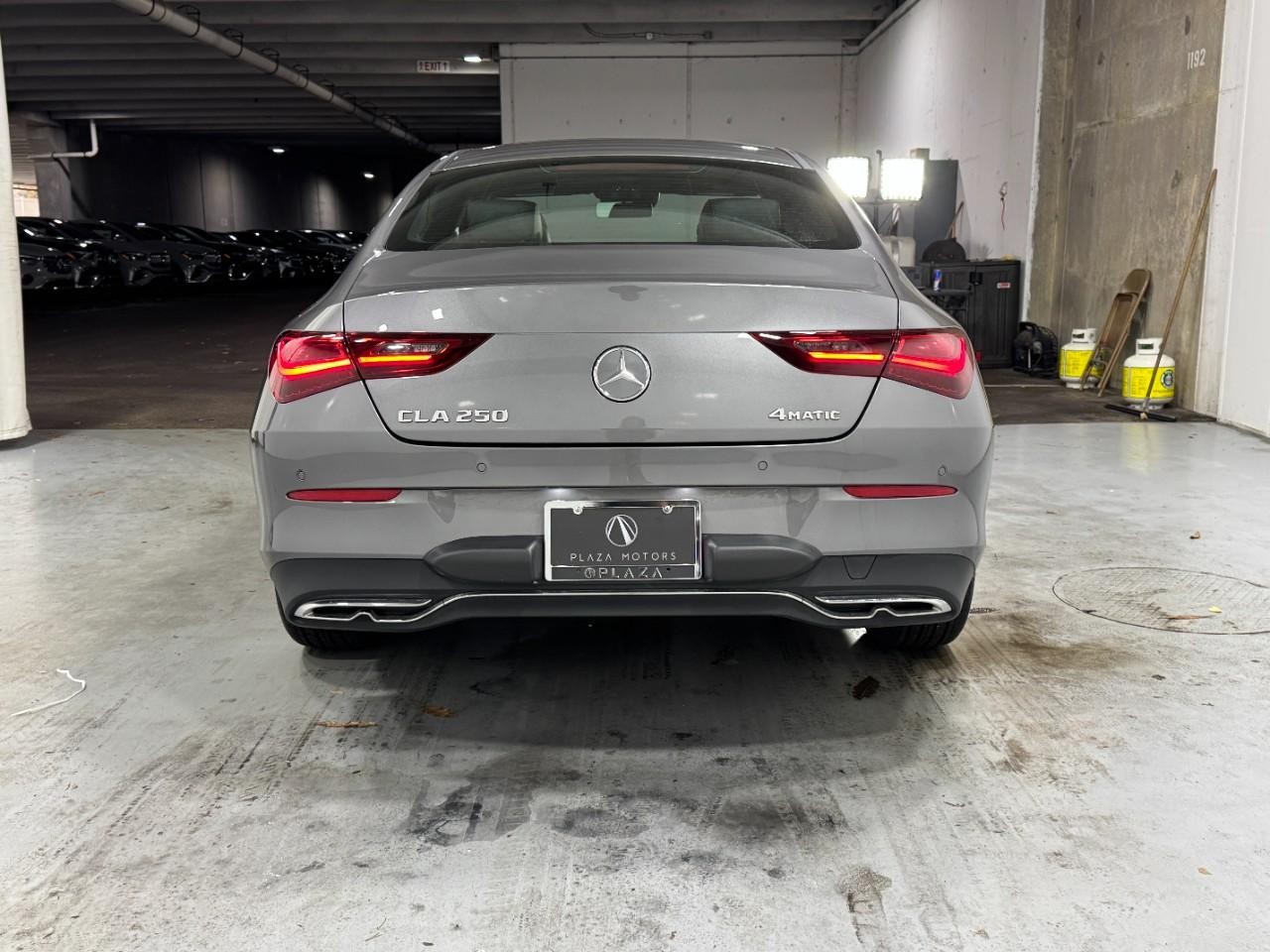 Mercedes-Benz CLA Vehicle Full-screen Gallery Image 9