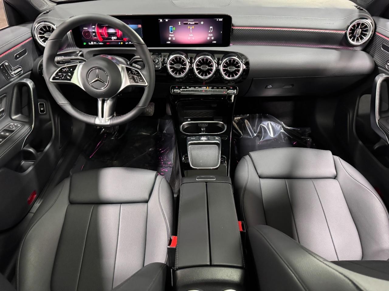 Mercedes-Benz CLA Vehicle Full-screen Gallery Image 12