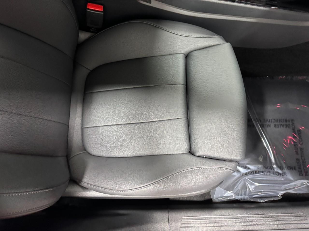 Mercedes-Benz CLA Vehicle Full-screen Gallery Image 18