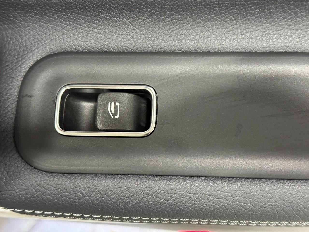 Mercedes-Benz CLA Vehicle Full-screen Gallery Image 22