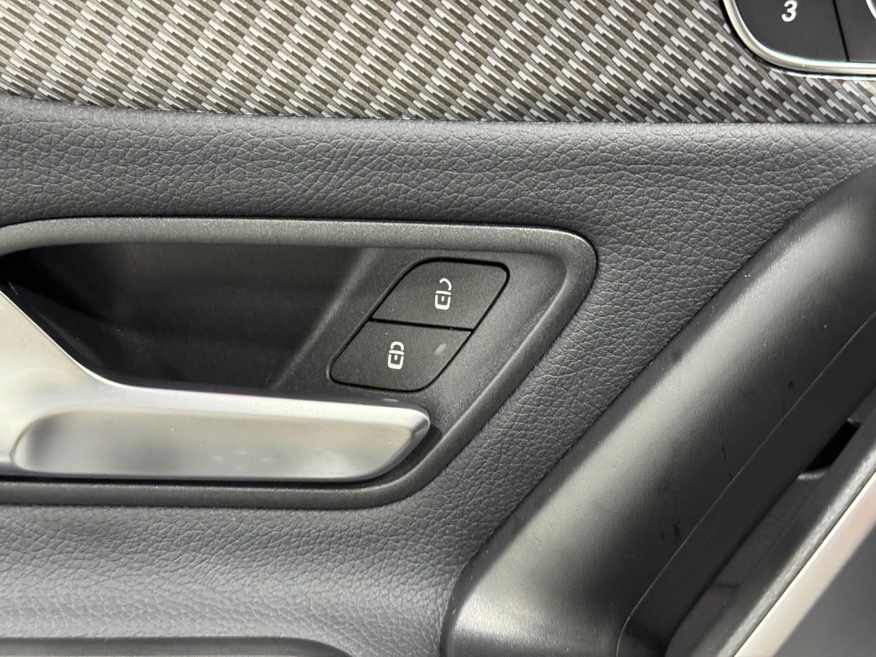 Mercedes-Benz CLA Vehicle Full-screen Gallery Image 24