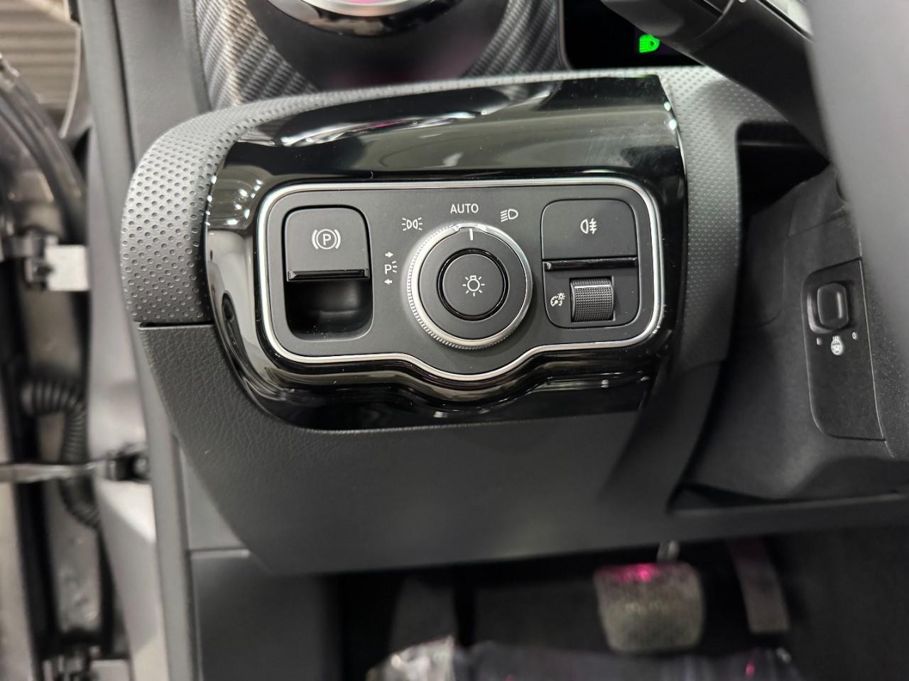 Mercedes-Benz CLA Vehicle Full-screen Gallery Image 30