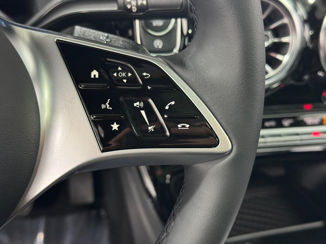 Mercedes-Benz CLA Vehicle Full-screen Gallery Image 32