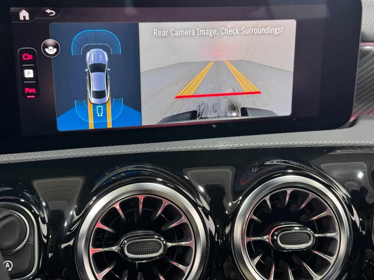 Mercedes-Benz CLA Vehicle Full-screen Gallery Image 35