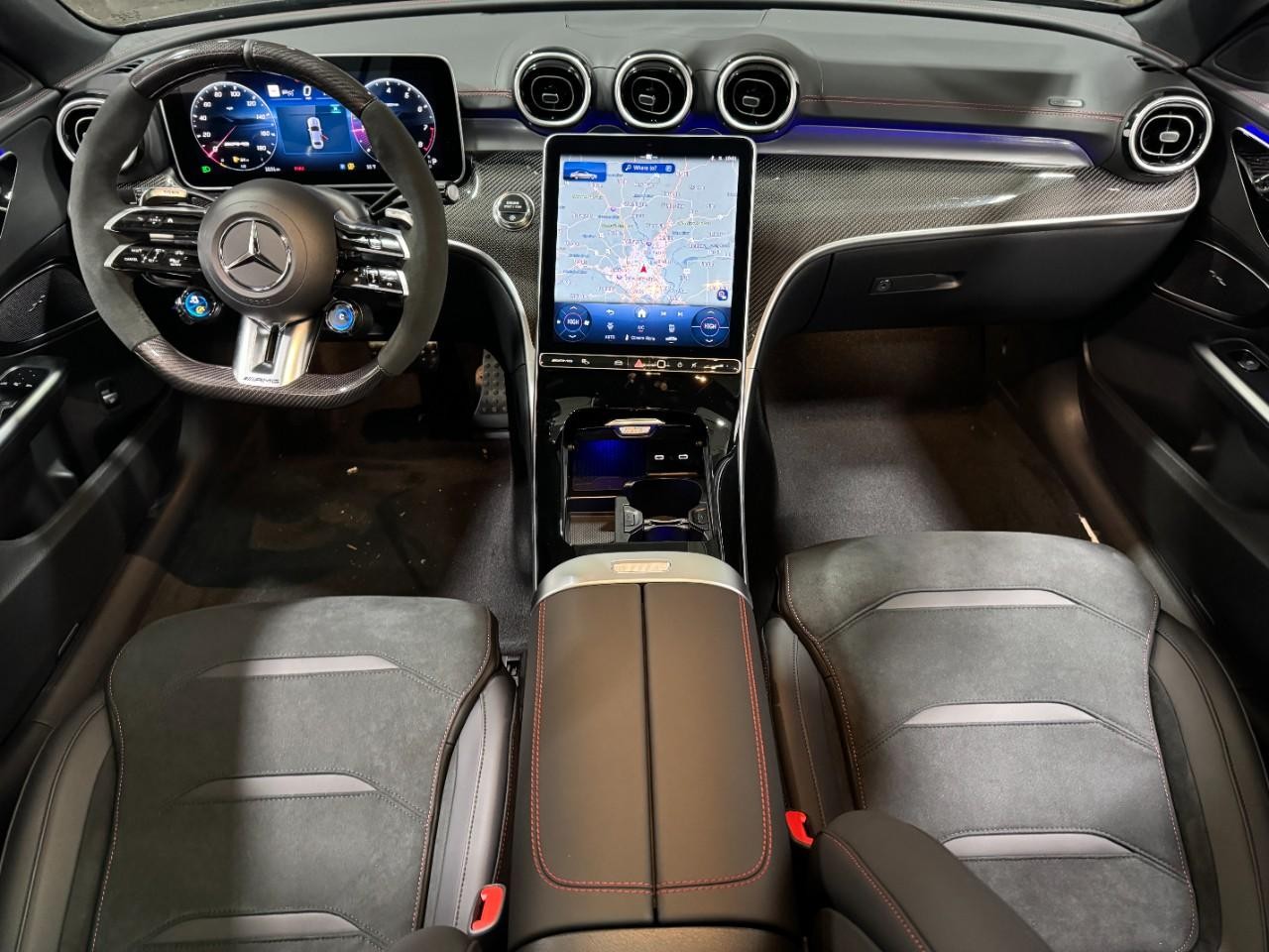 Mercedes-Benz C-Class Vehicle Full-screen Gallery Image 12