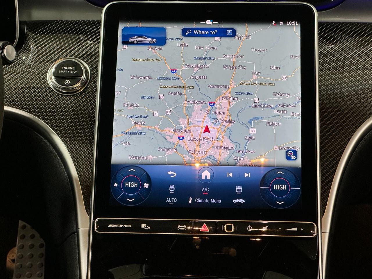 Mercedes-Benz C-Class Vehicle Full-screen Gallery Image 14