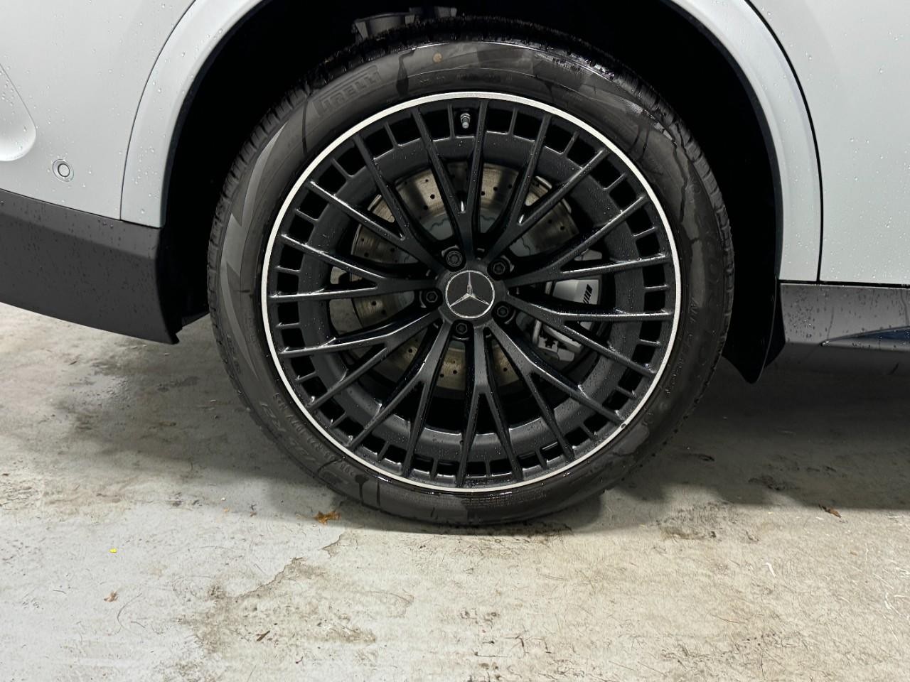 Mercedes-Benz GLC Vehicle Full-screen Gallery Image 5