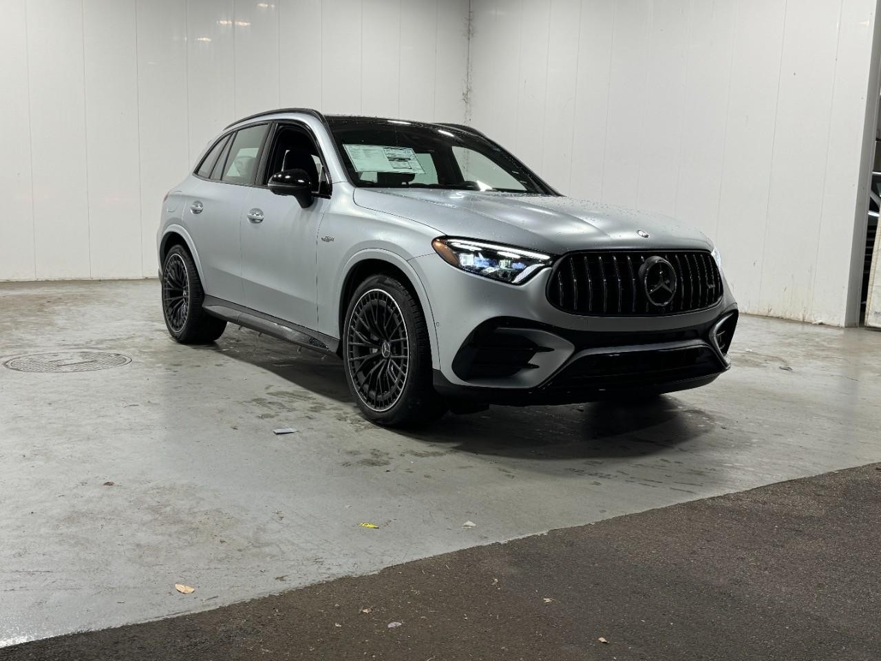 Mercedes-Benz GLC Vehicle Full-screen Gallery Image 6