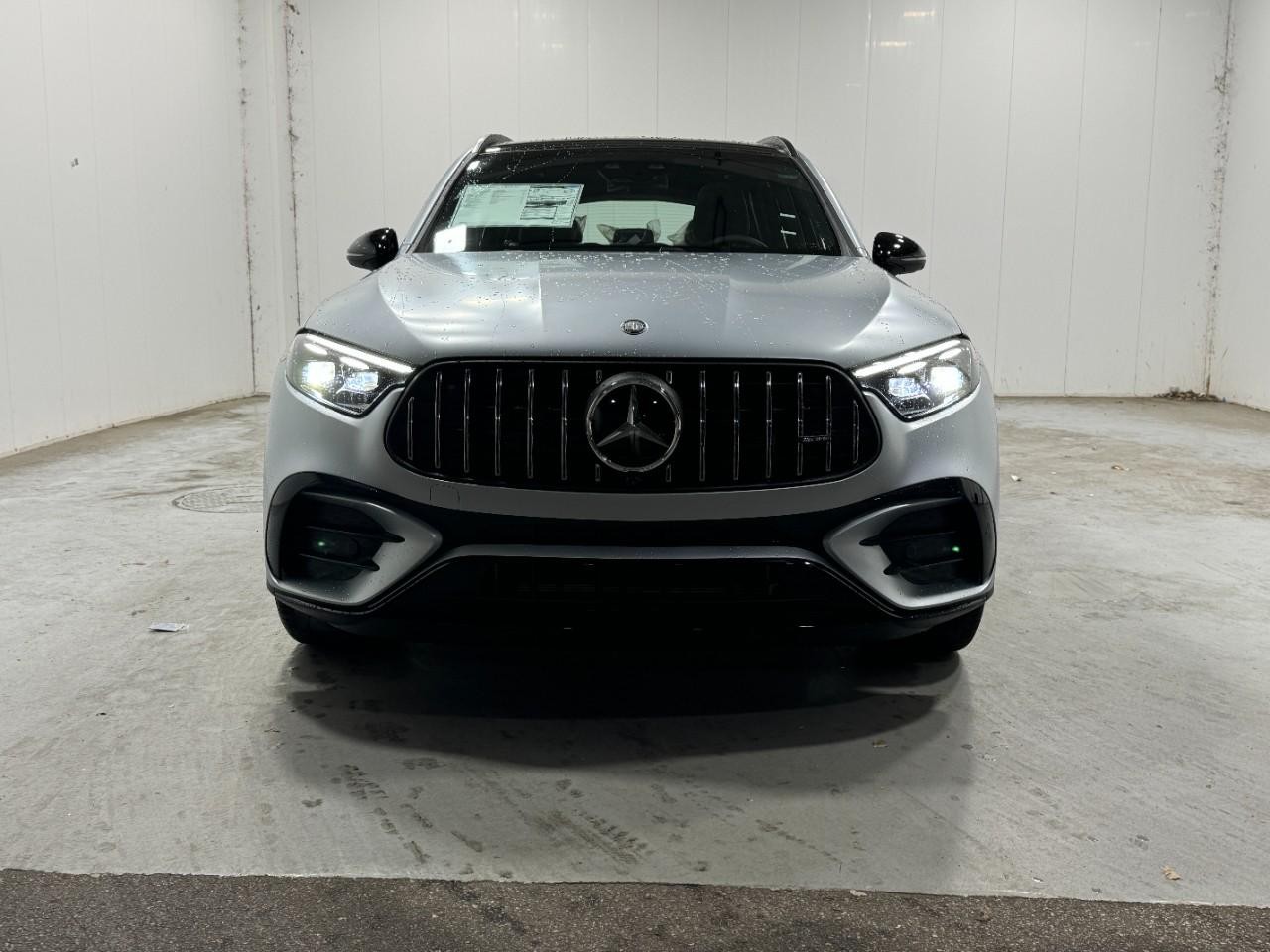 Mercedes-Benz GLC Vehicle Full-screen Gallery Image 7