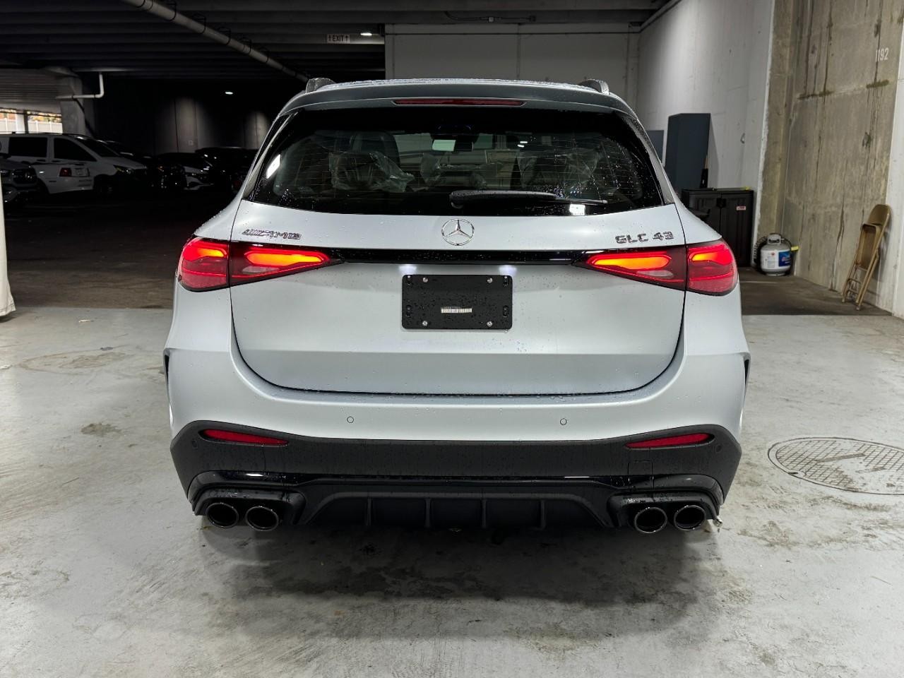 Mercedes-Benz GLC Vehicle Full-screen Gallery Image 8