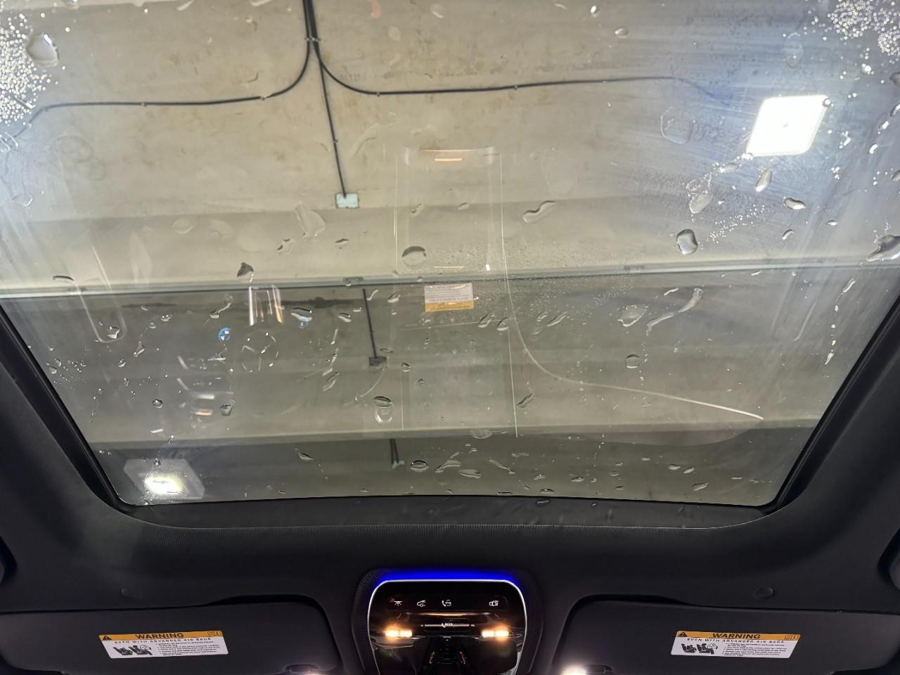 Mercedes-Benz GLC Vehicle Full-screen Gallery Image 9