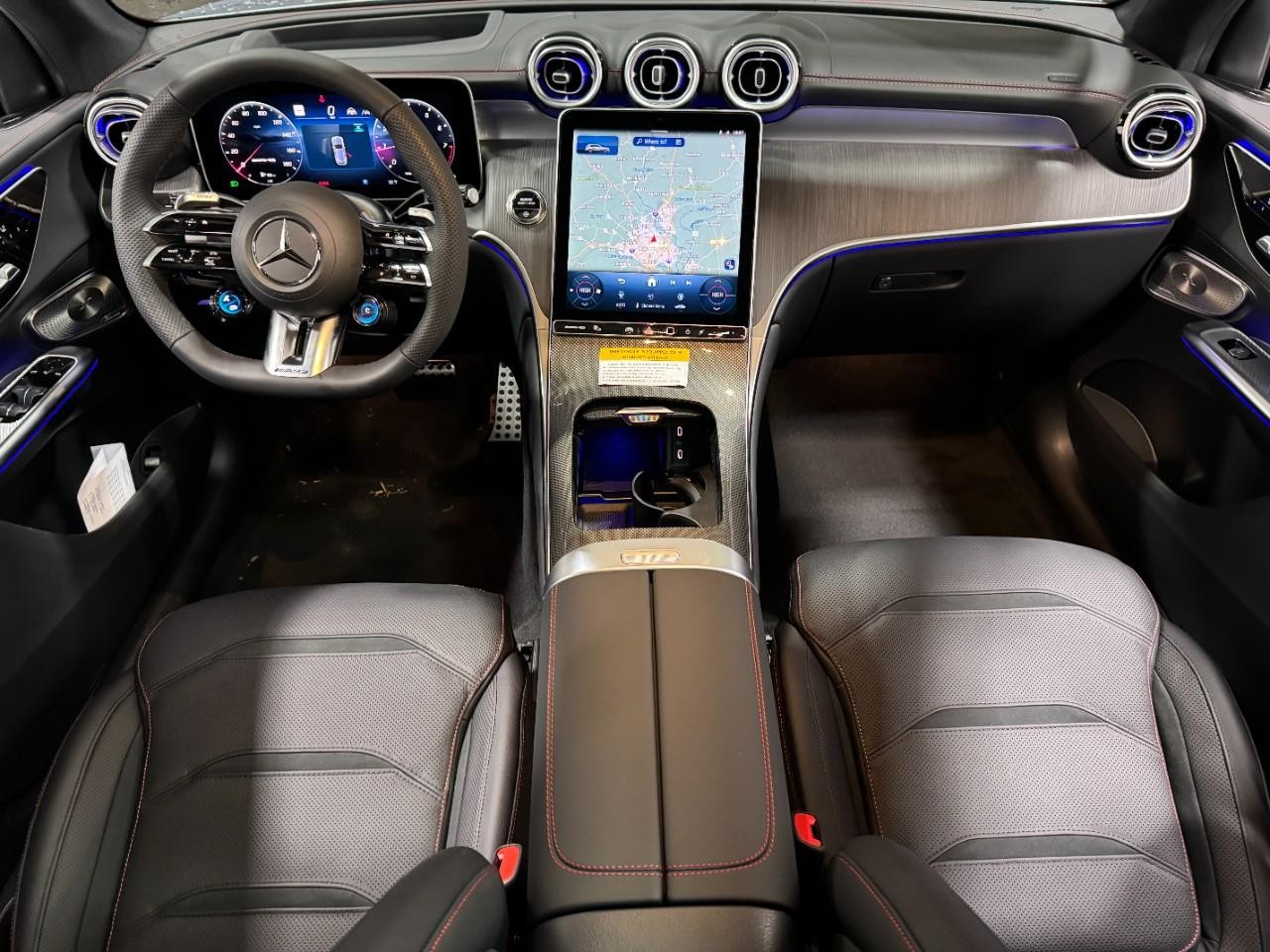 Mercedes-Benz GLC Vehicle Full-screen Gallery Image 10