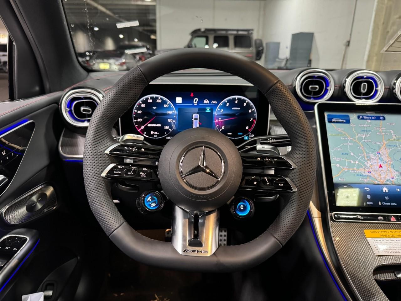 Mercedes-Benz GLC Vehicle Full-screen Gallery Image 11