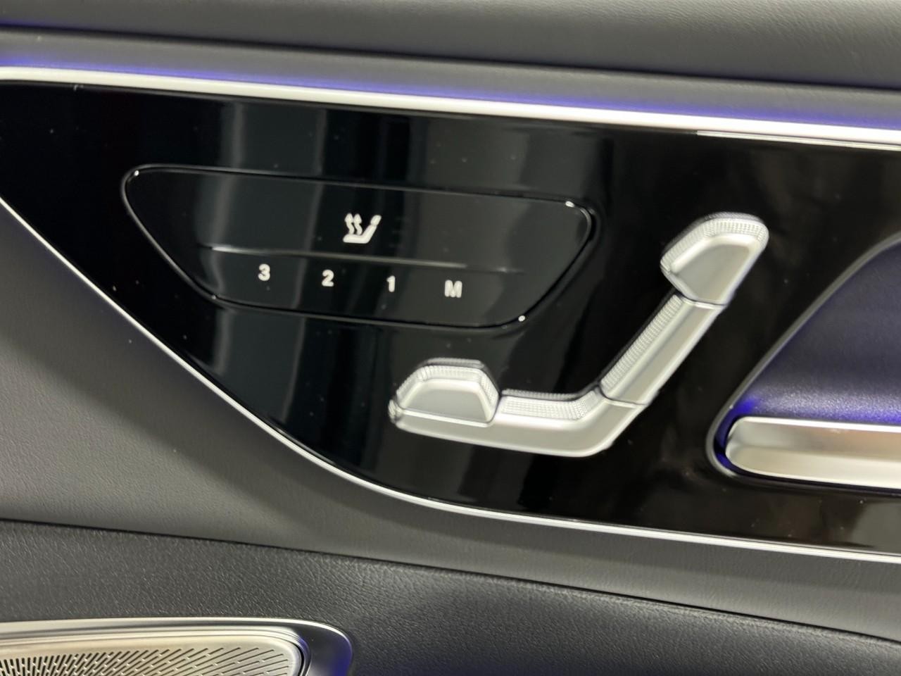 Mercedes-Benz GLC Vehicle Full-screen Gallery Image 17