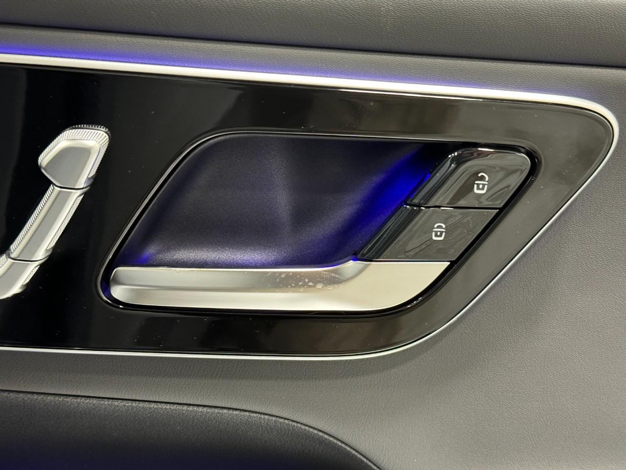 Mercedes-Benz GLC Vehicle Full-screen Gallery Image 18