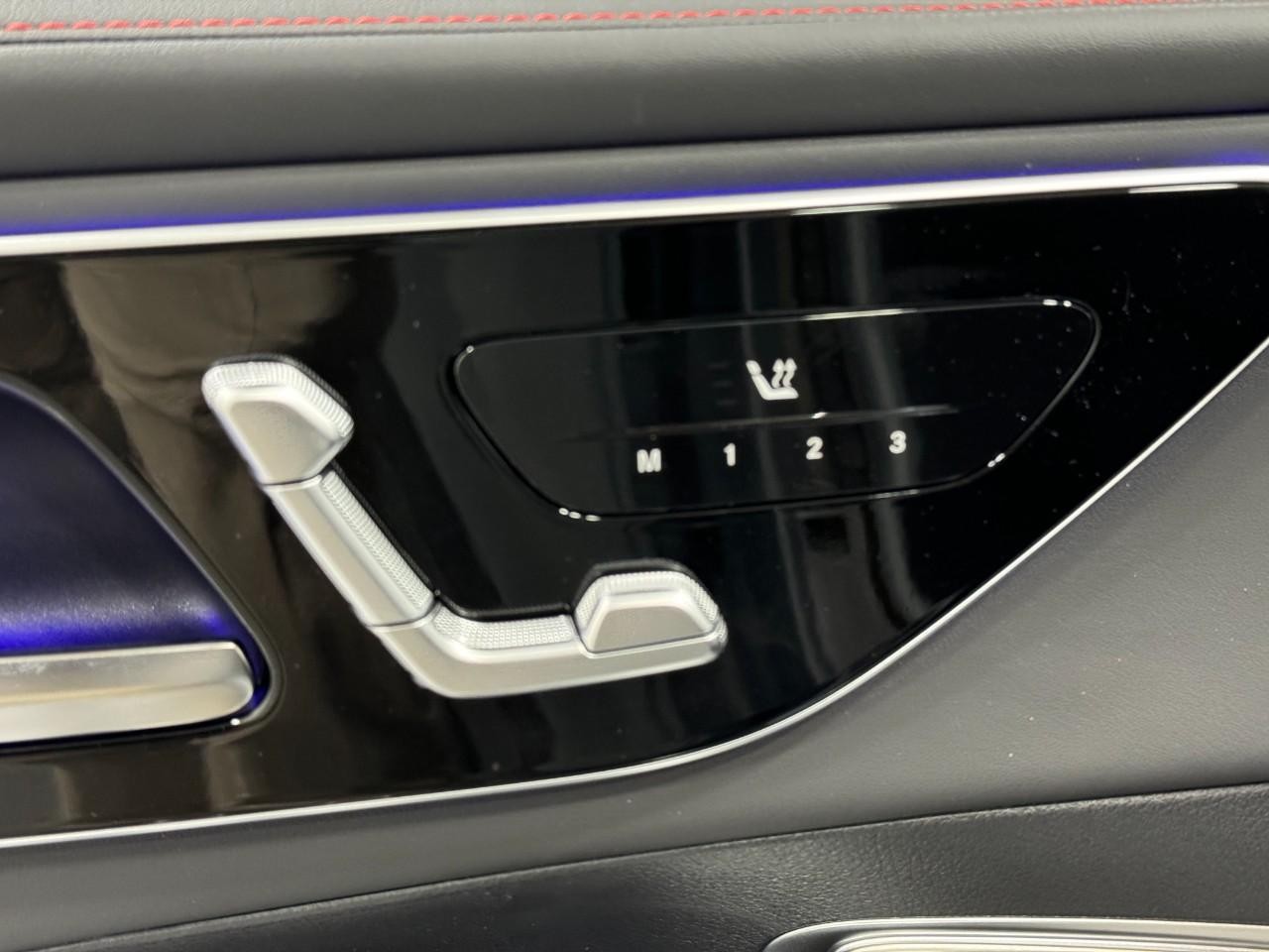 Mercedes-Benz GLC Vehicle Full-screen Gallery Image 20