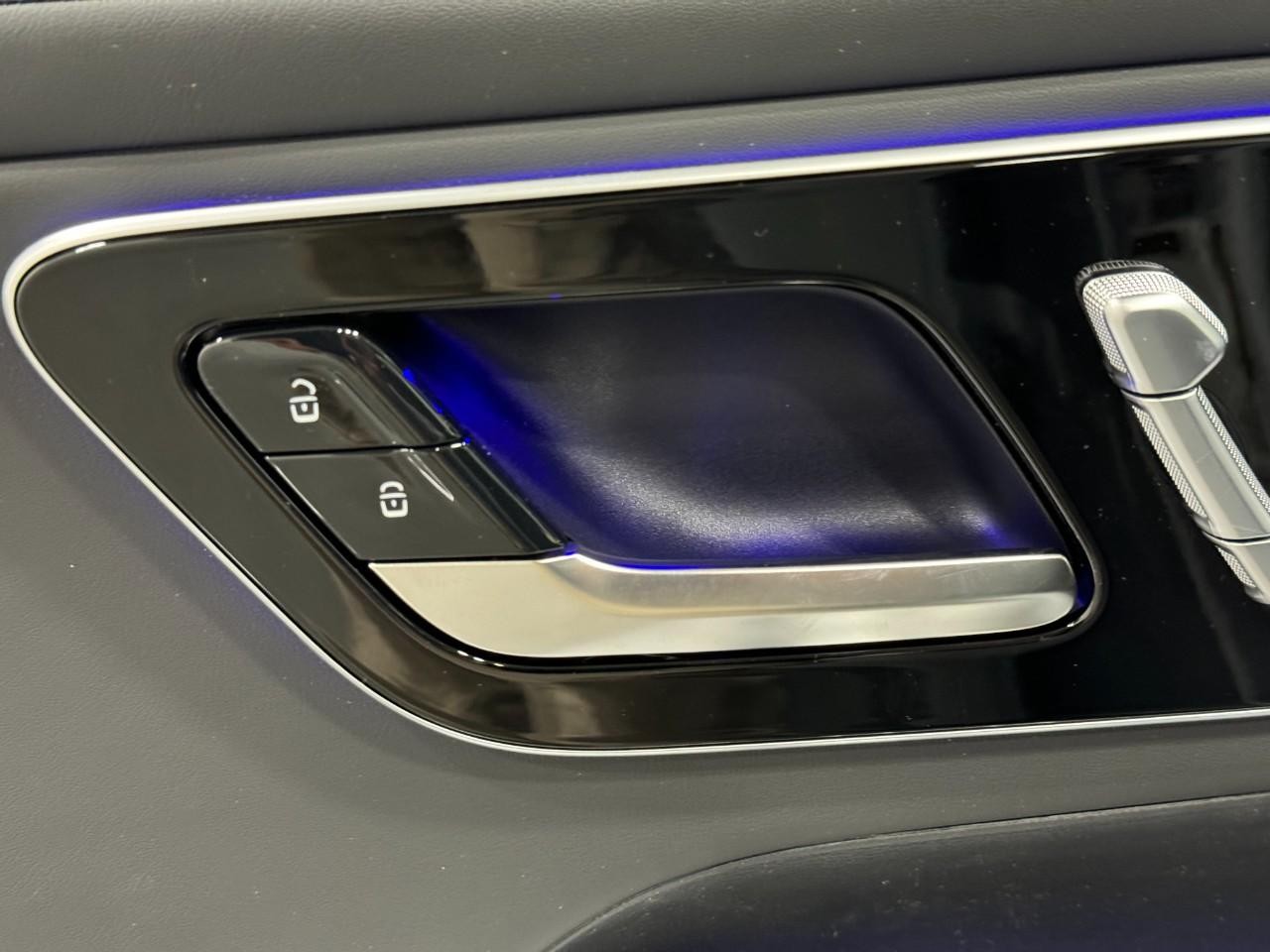 Mercedes-Benz GLC Vehicle Full-screen Gallery Image 21